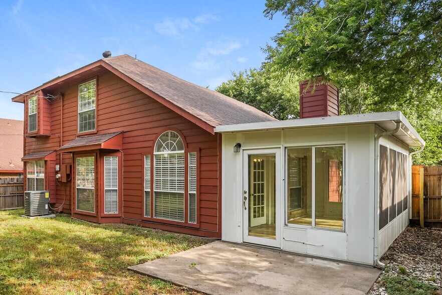 Building Photo - 809 Clover Hill Ln