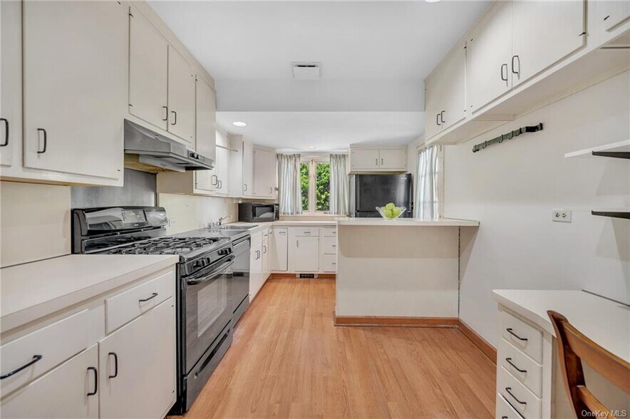 Building Photo - 6 Wildway