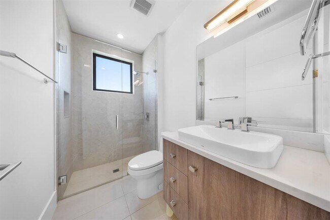 Building Photo - 2001 Marietta Dr