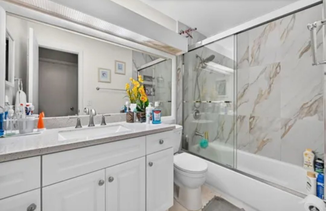 Building Photo - 4587 Carambola Cir S