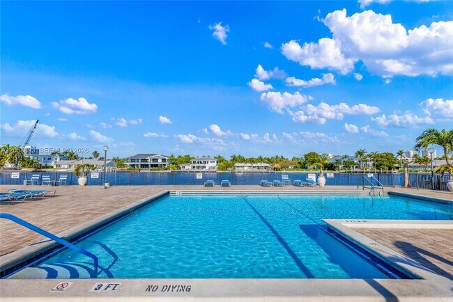 Building Photo - 2049 S Ocean Dr