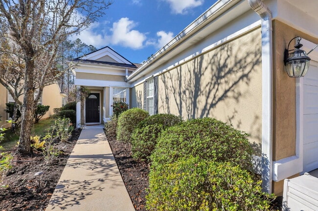 Building Photo - Charming 2-Bedroom, Plus Den Home with 2 Full Bathrooms in Sun City- Must See!