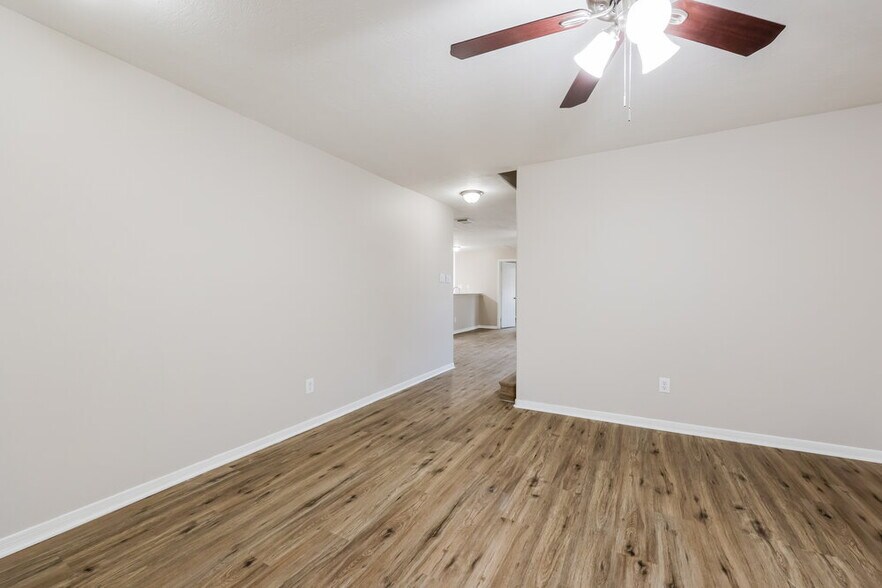 Building Photo - 18614 Willow Cove Dr