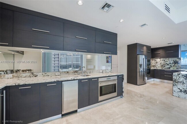 Building Photo - 900 Biscayne Blvd