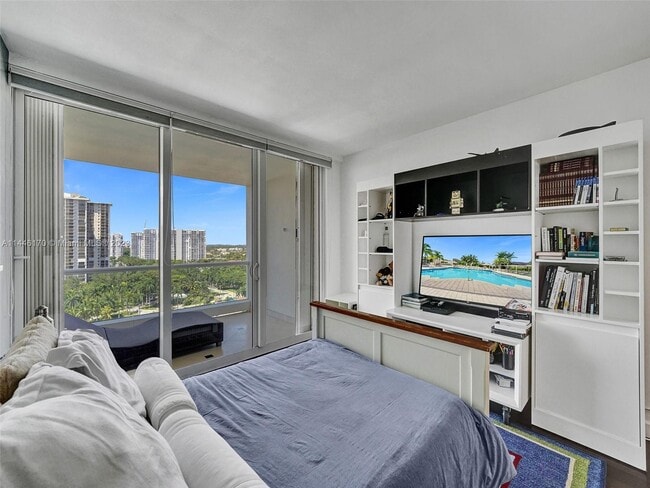 Building Photo - 7000 Island Blvd