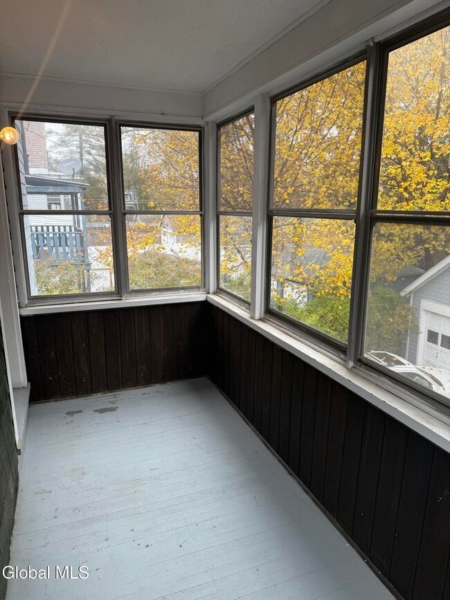 Building Photo - 822 Hampton Ave