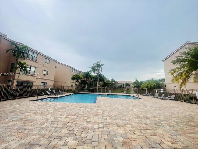 Building Photo - 2736 S University Dr