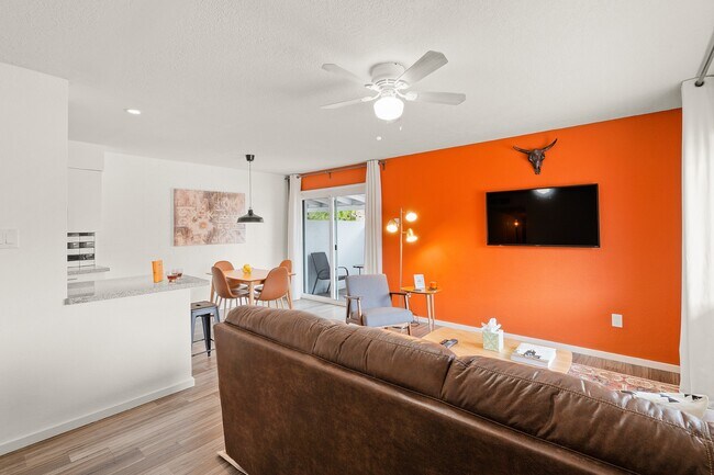 Building Photo - Charming 2BR Home with Private Backyard - ...