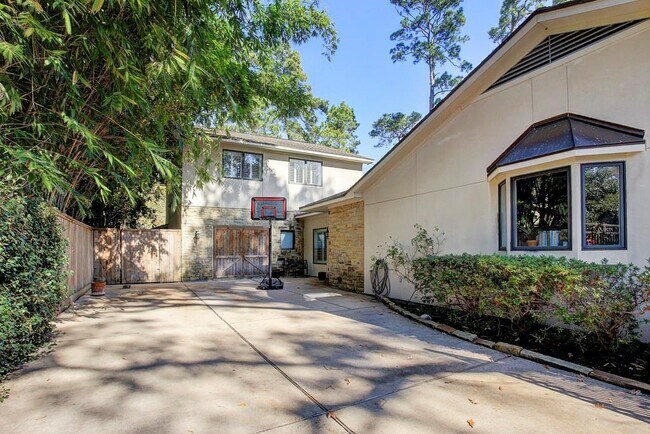 Building Photo - 9310 Oakford Ct