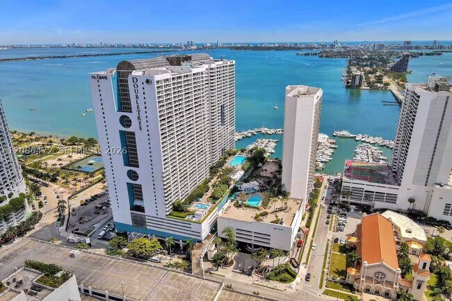 Building Photo - 1717 N Bayshore Dr