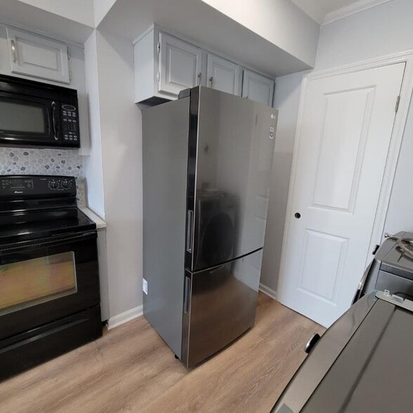 Building Photo - 222 48th St