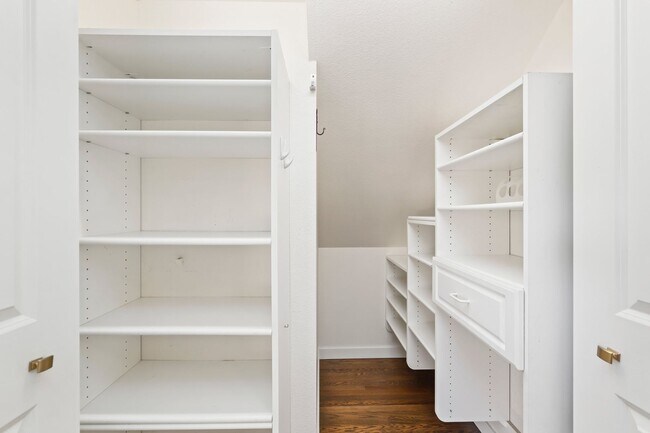 Building Photo - Beautiful Renovated Four Bedroom House for...