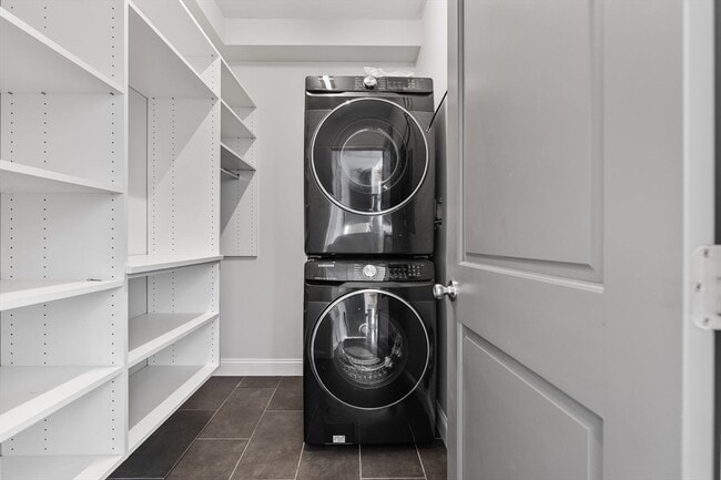 Building Photo - 83 Centre St