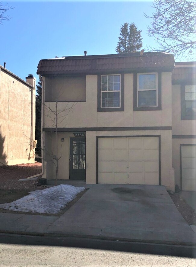 Primary Photo - Beautiful Townhome in Colorado Spings