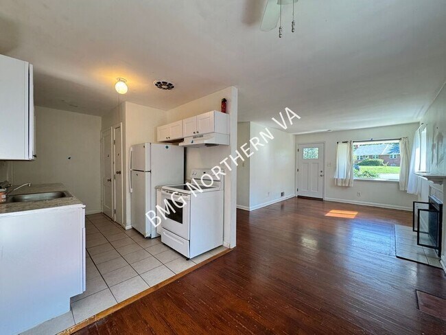 Building Photo - 7046 Lee Park Ct