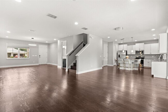 Building Photo - 2813 Roseglen Way