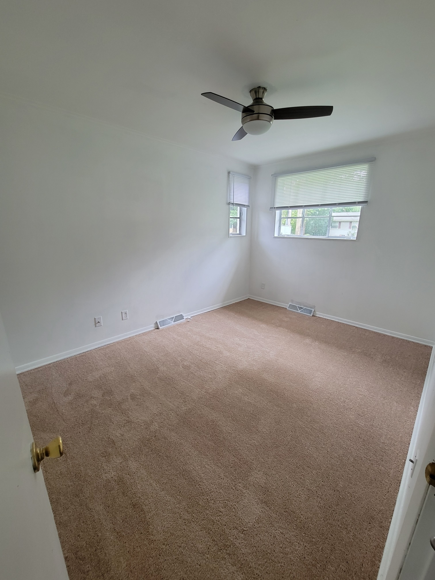 Building Photo - 4011 Buckingham Dr