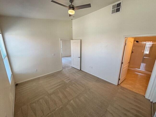 Building Photo - Beautiful 2Bed/2Bath Condo located in Henderson's Mission Ridge gated Community