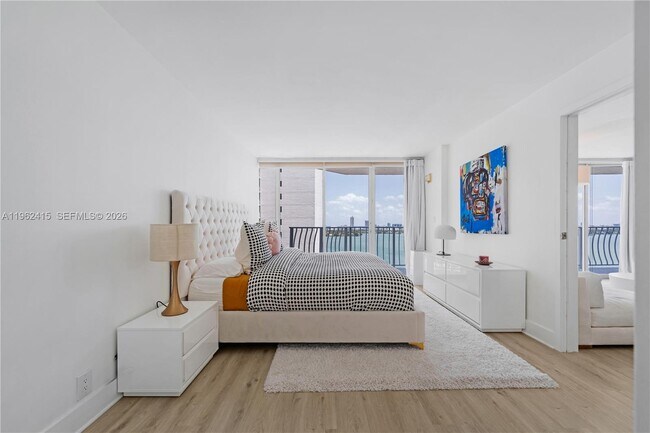 Building Photo - 7601 E Treasure Dr