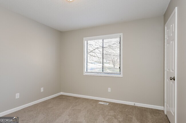 Building Photo - 3992 Fairington Dr