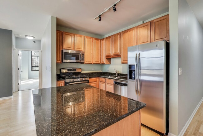 Building Photo - 1255 S State St