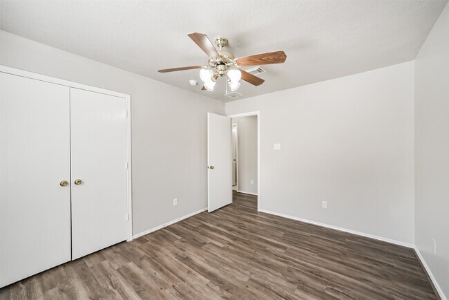 Building Photo - 4915 Winding View Ln