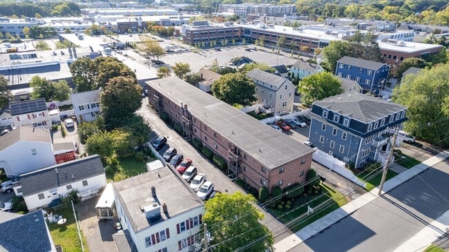 Building Photo - 146 Willow St