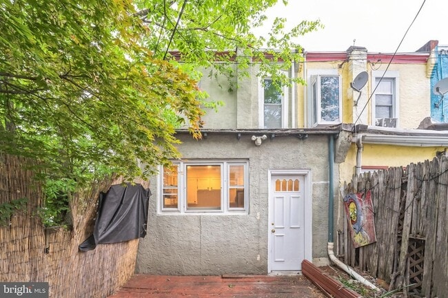 Building Photo - 455 Ripka St