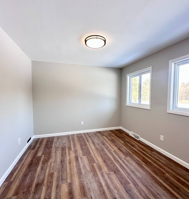 Building Photo - 521 Middleline Rd