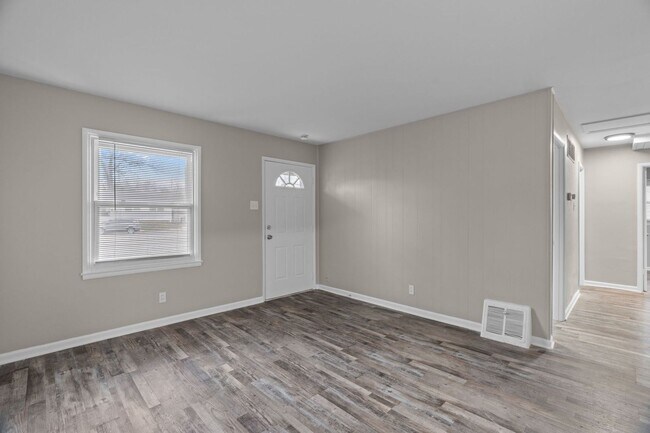 Building Photo - Charming 3-Bedroom Home – Section 8 Welcome!