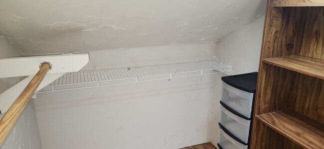 Building Photo - 110 Betsy Ross Pl