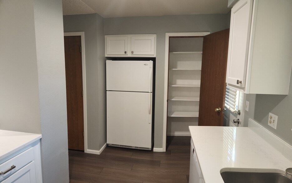 Large Pantry - 415 Pheasant Run