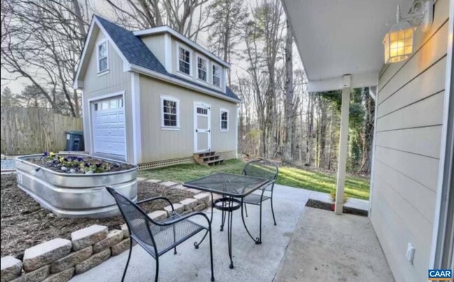 Building Photo - 221 Azalea Dr