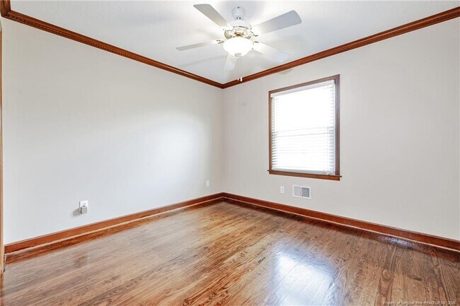 Building Photo - 329 Eddies Ln
