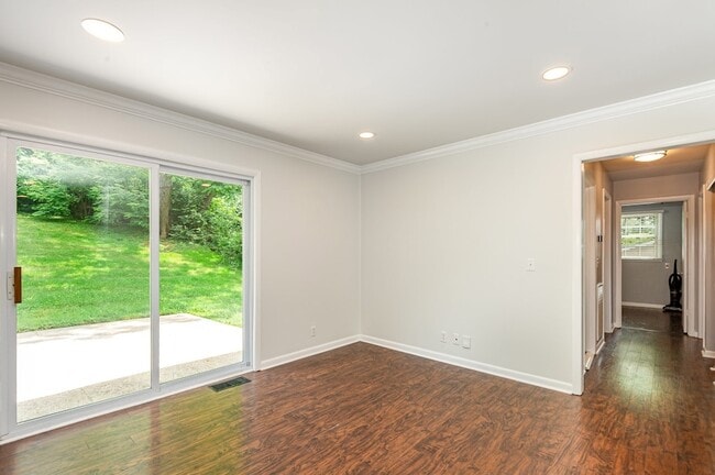 Building Photo - 138 Lakeside Park Dr