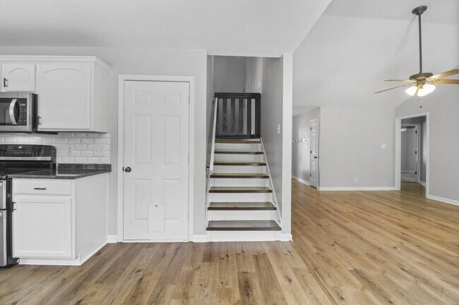 Building Photo - 1644 Cedar Springs Cir