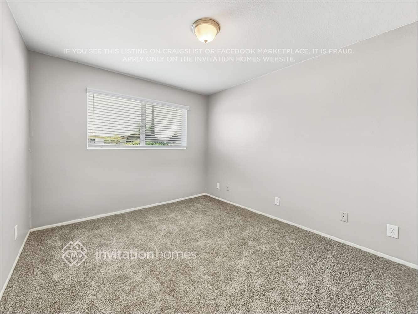 Building Photo - 8746 E Palm Ln