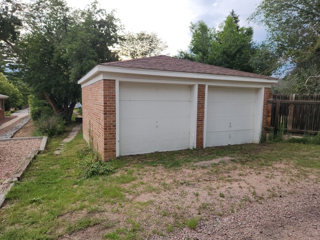 Building Photo - Near Patty Jewett Golf Course!