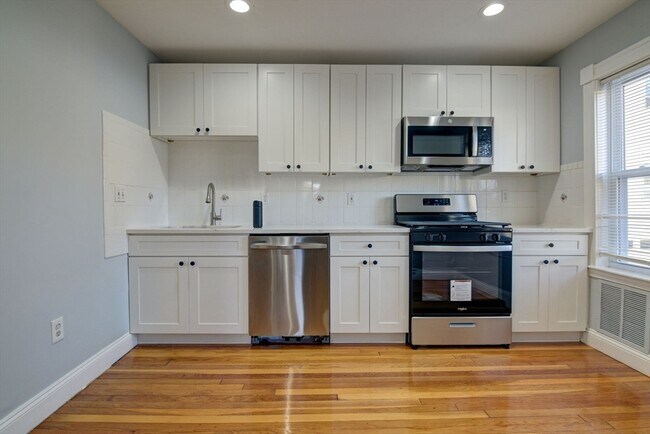 Building Photo - 88 Old Colony Ave