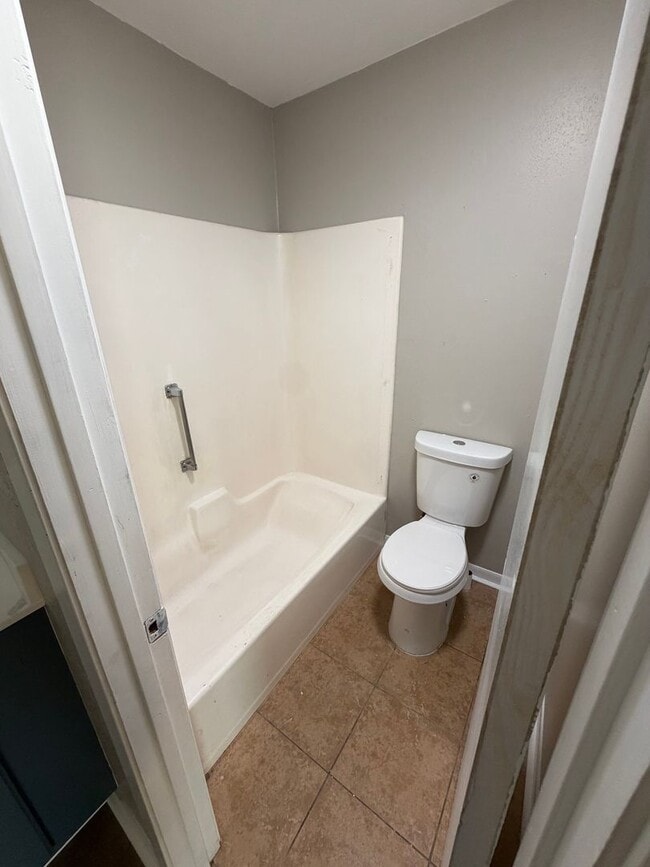 Building Photo - COMING SOON - 4 Bedroom, 2 Bathroom Home for Rent!