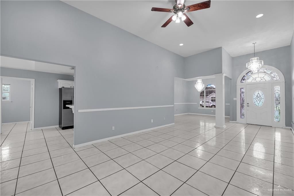 Building Photo - 4621 W Maple Ave