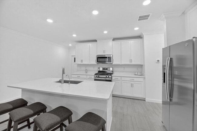 Building Photo - 17334 Holly Wl Ave