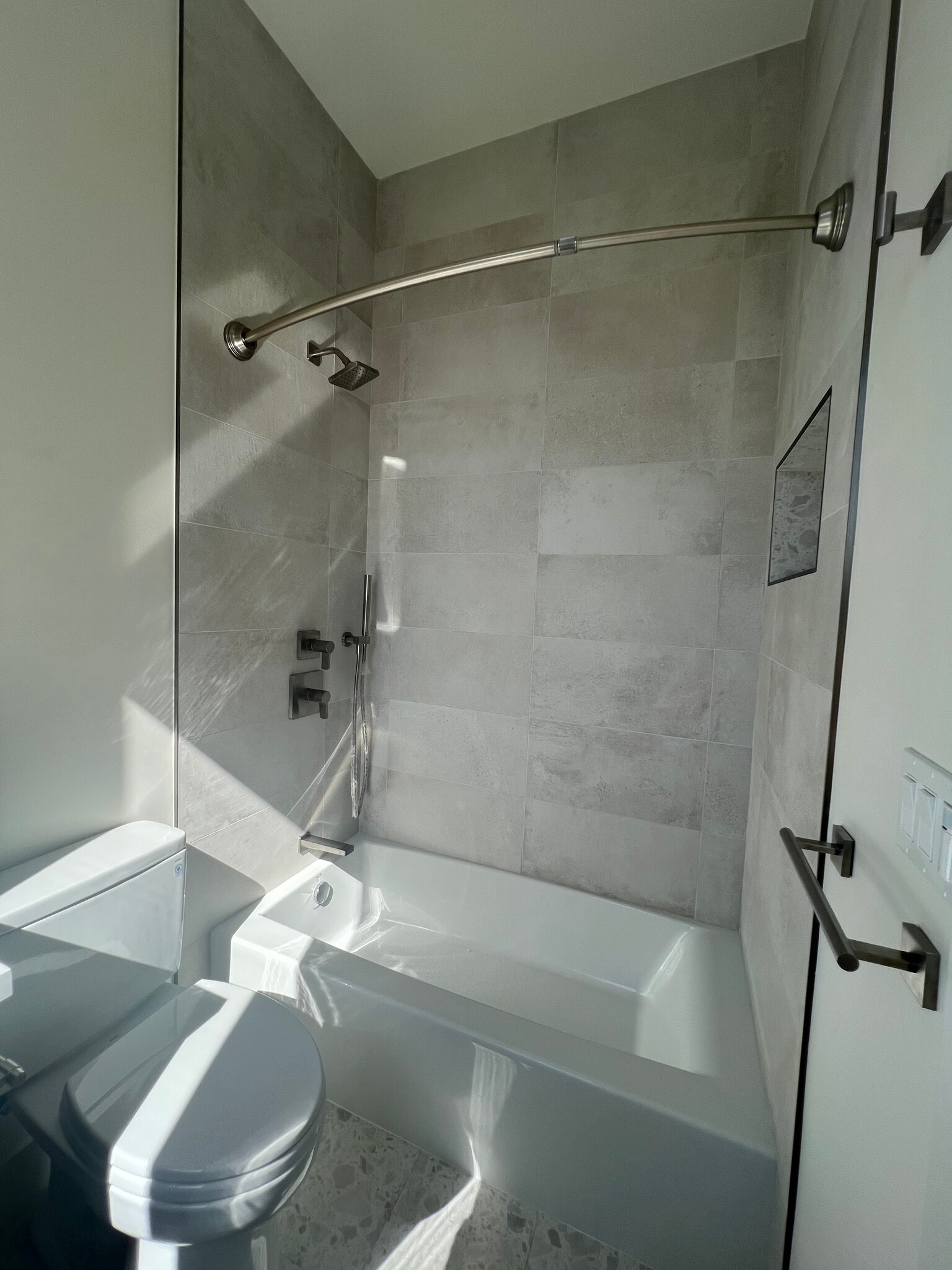 2nd Bathroom with tub - 8655 Higuera St
