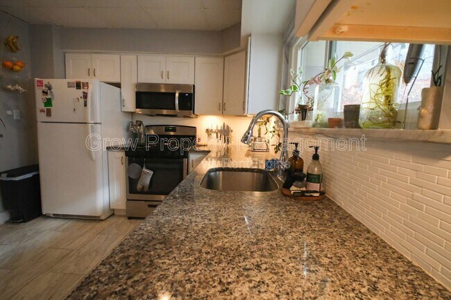 Building Photo - 928 Hoffman St