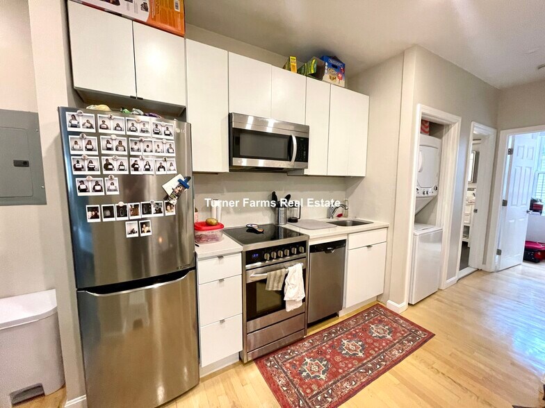 Building Photo - 91 Hudson St