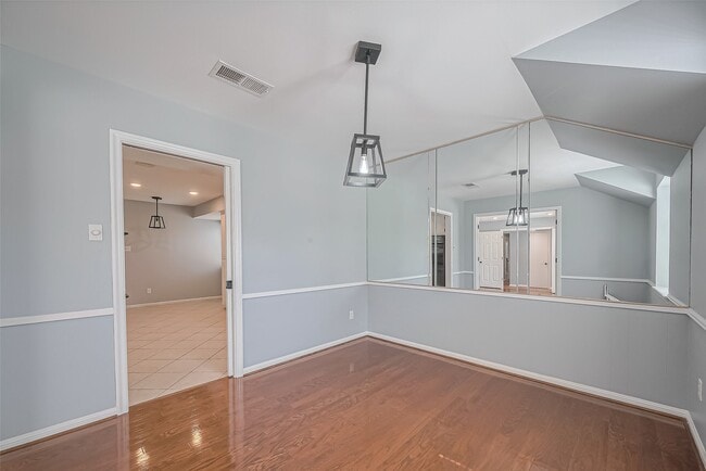 Building Photo - 16506 Amcreek Rd