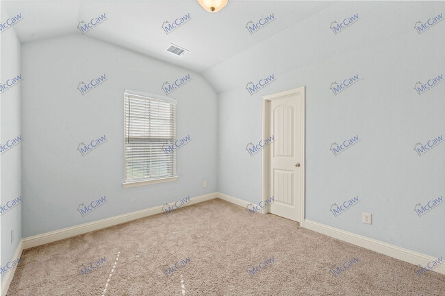 Building Photo - 5595 Lightfoot Ln