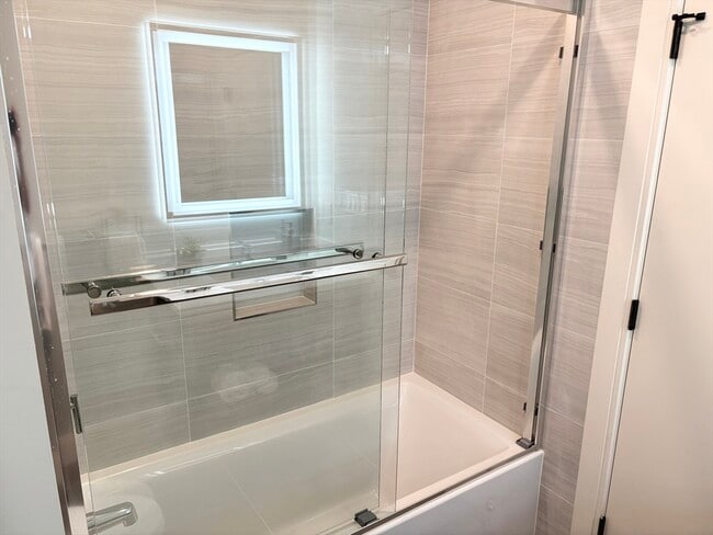 Building Photo - 1391 Main St