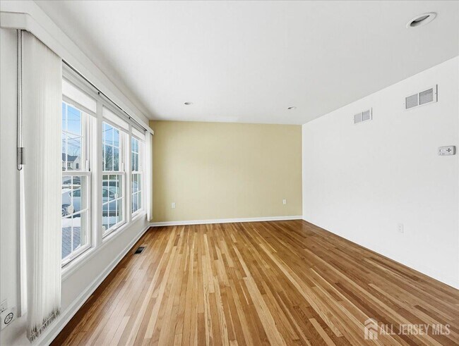 Building Photo - 37 Jersey Ave