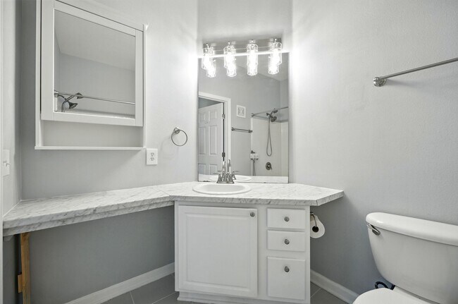 Building Photo - Bright Top-Floor Condo in Resort-Style Gated Community